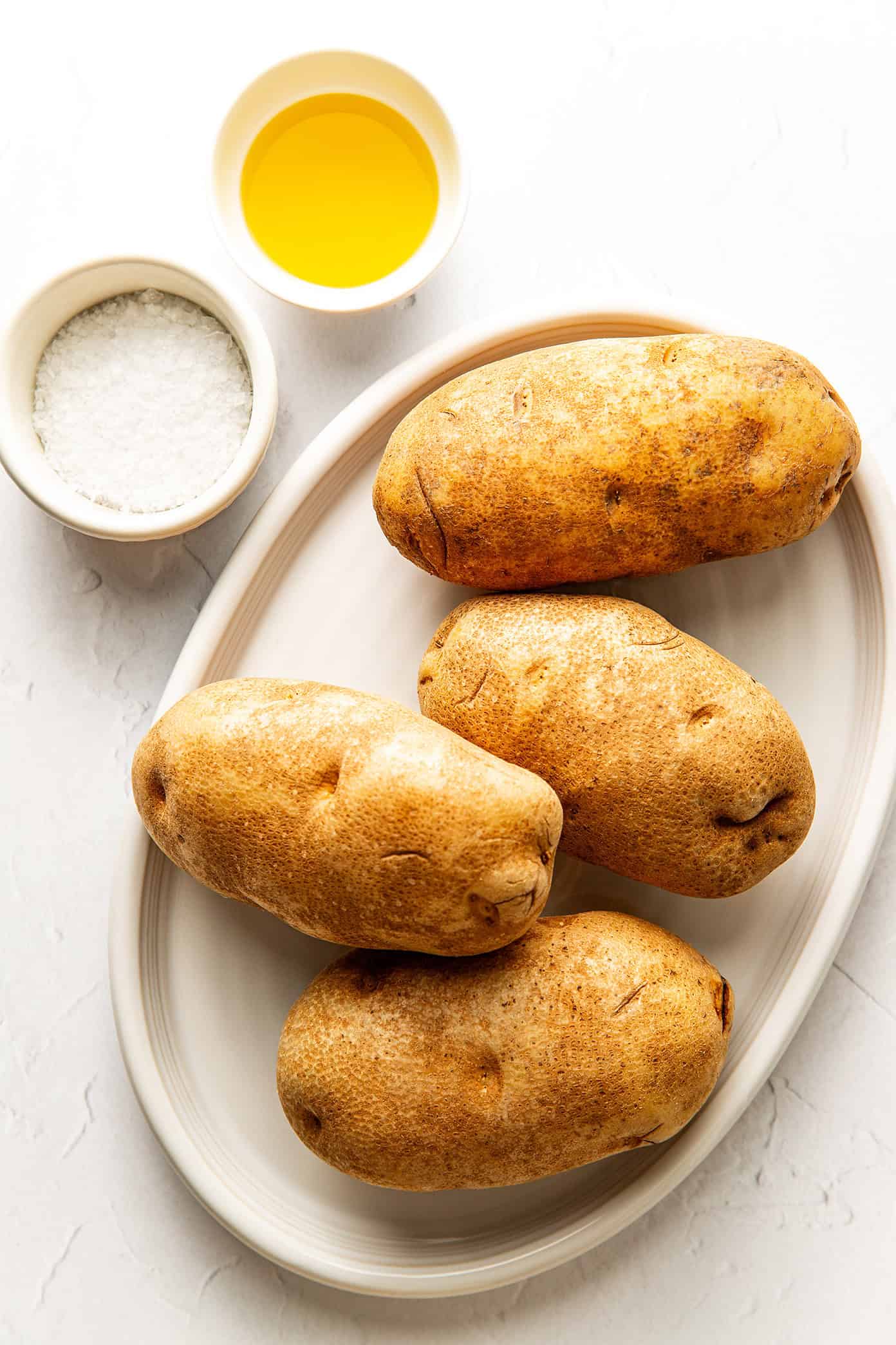 These air fryer baked potatoes turn out perfectly crisp on the outside and fluffy inside in under 45 minutes — the easiest way to make crisp baked potatoes without heating up your oven! | gimmesomeoven.com air fryer baked potato ingredients