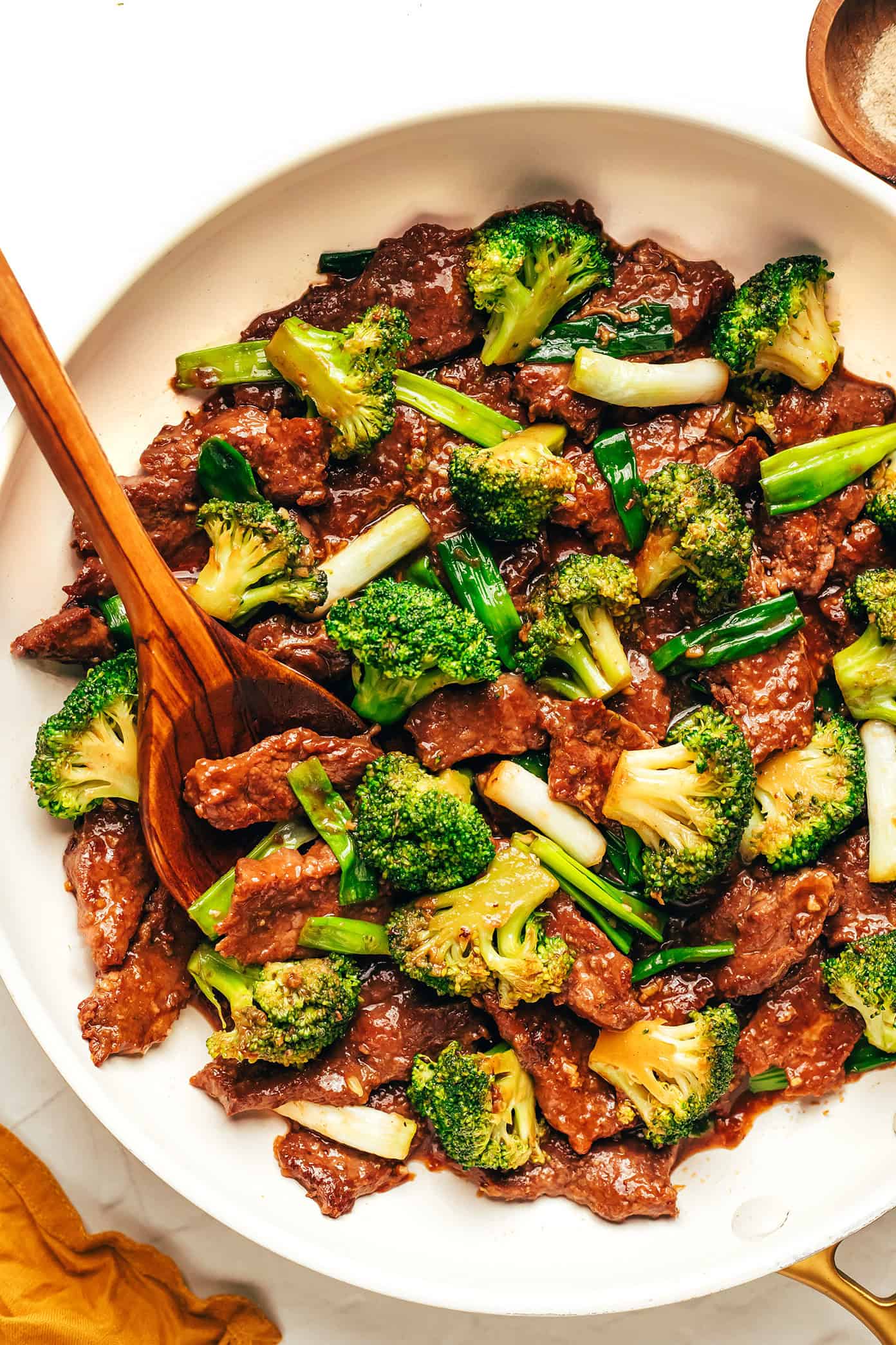This easy beef and broccoli stir-fry features tender steak, crisp broccoli, and a bold, garlicky sauce — all ready in just 30 minutes. Beef and Broccoli Recipe