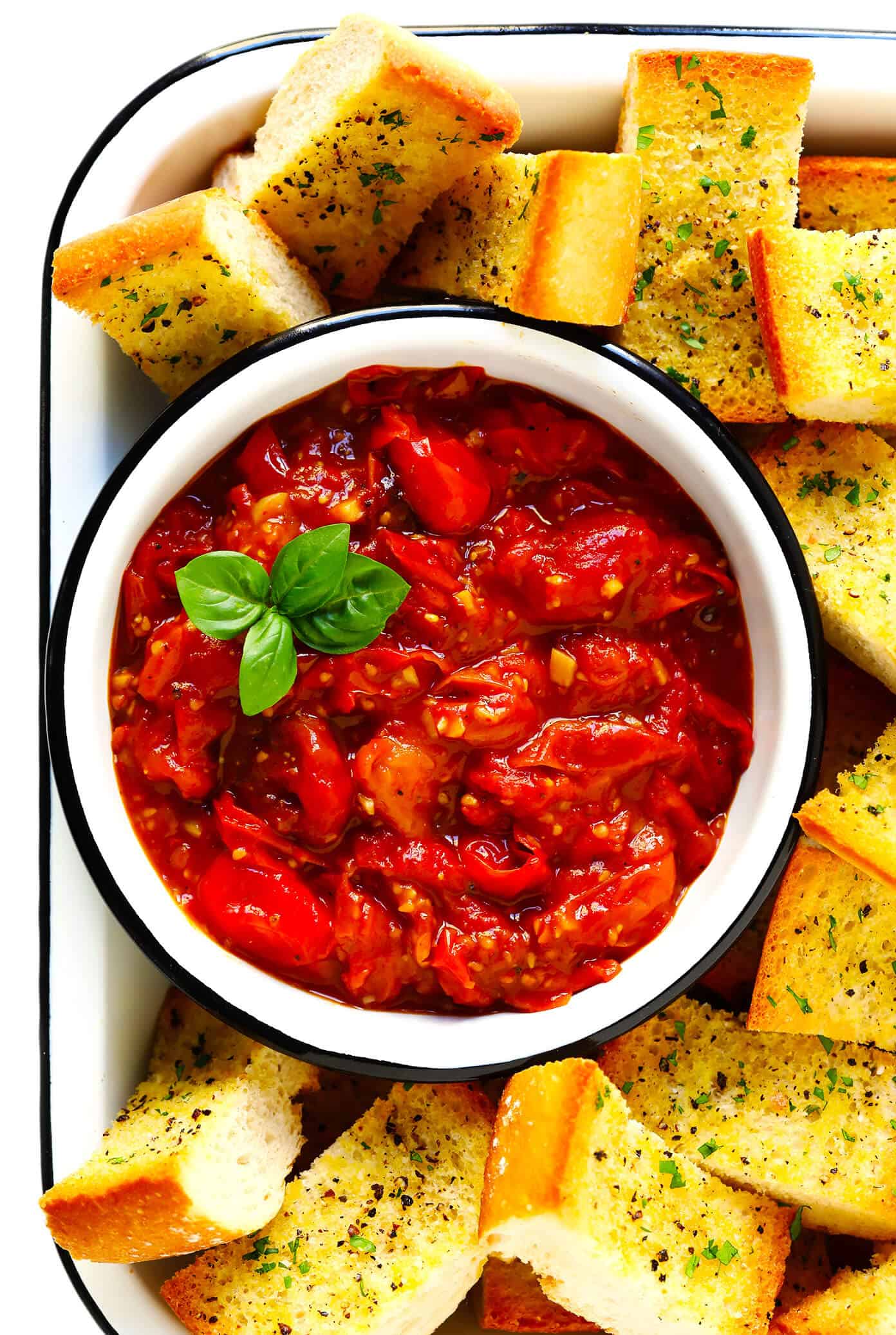 This garlicky Burst Tomato Spread is easy to make with just 5 ingredients and tastes AMAZING served warm with crusty bread. It's the perfect easy appetizer for summertime! | gimmesomeoven.com #tomato #spread #dip #glutenfree #vegan #healthy #appetizer #summer #entertaining 5-Ingredient Burst Tomato Spread