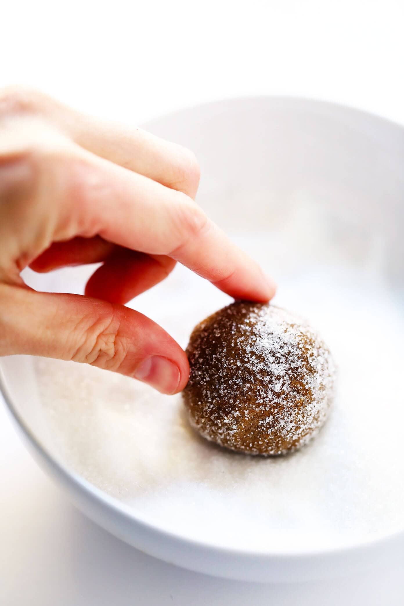 LOVE these Ginger Molasses Cookies! They are perfectly soft and chewy, spiced with lots of ginger, cinnamon and cloves, easy to make, and irresistibly delicious. Perfect for Christmas, holiday baking, or anytime you're craving a fabulous cookie! | gimmesomeoven.com How To Make Molasses Cookies