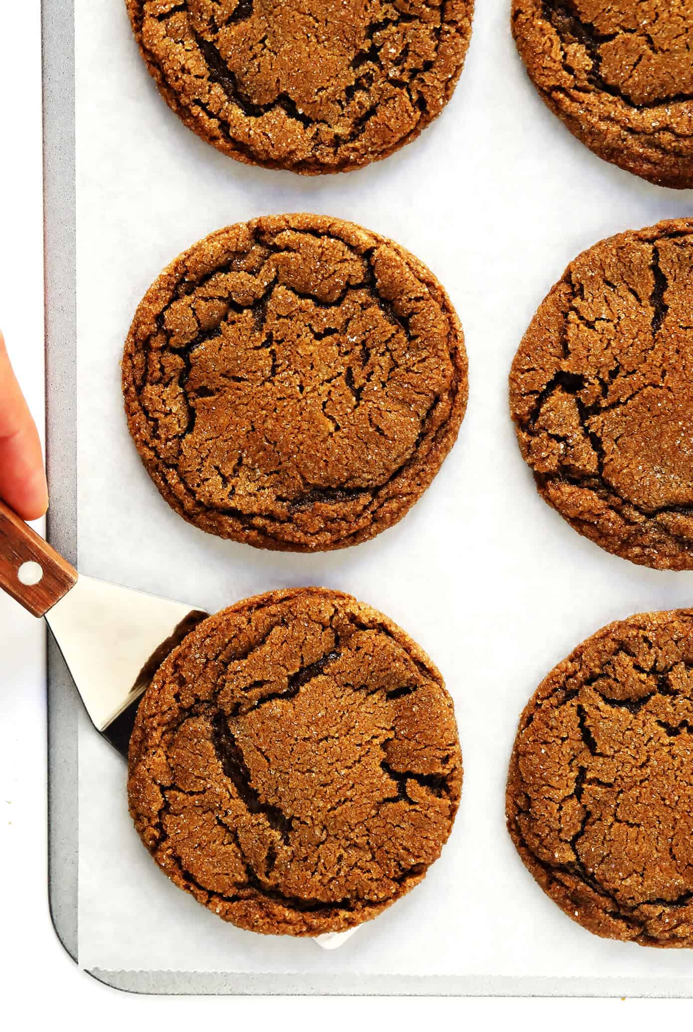 LOVE these Ginger Molasses Cookies! They are perfectly soft and chewy, spiced with lots of ginger, cinnamon and cloves, easy to make, and irresistibly delicious. Perfect for Christmas, holiday baking, or anytime you're craving a fabulous cookie! | gimmesomeoven.com Chewy Ginger Molasses Cookie Recipe