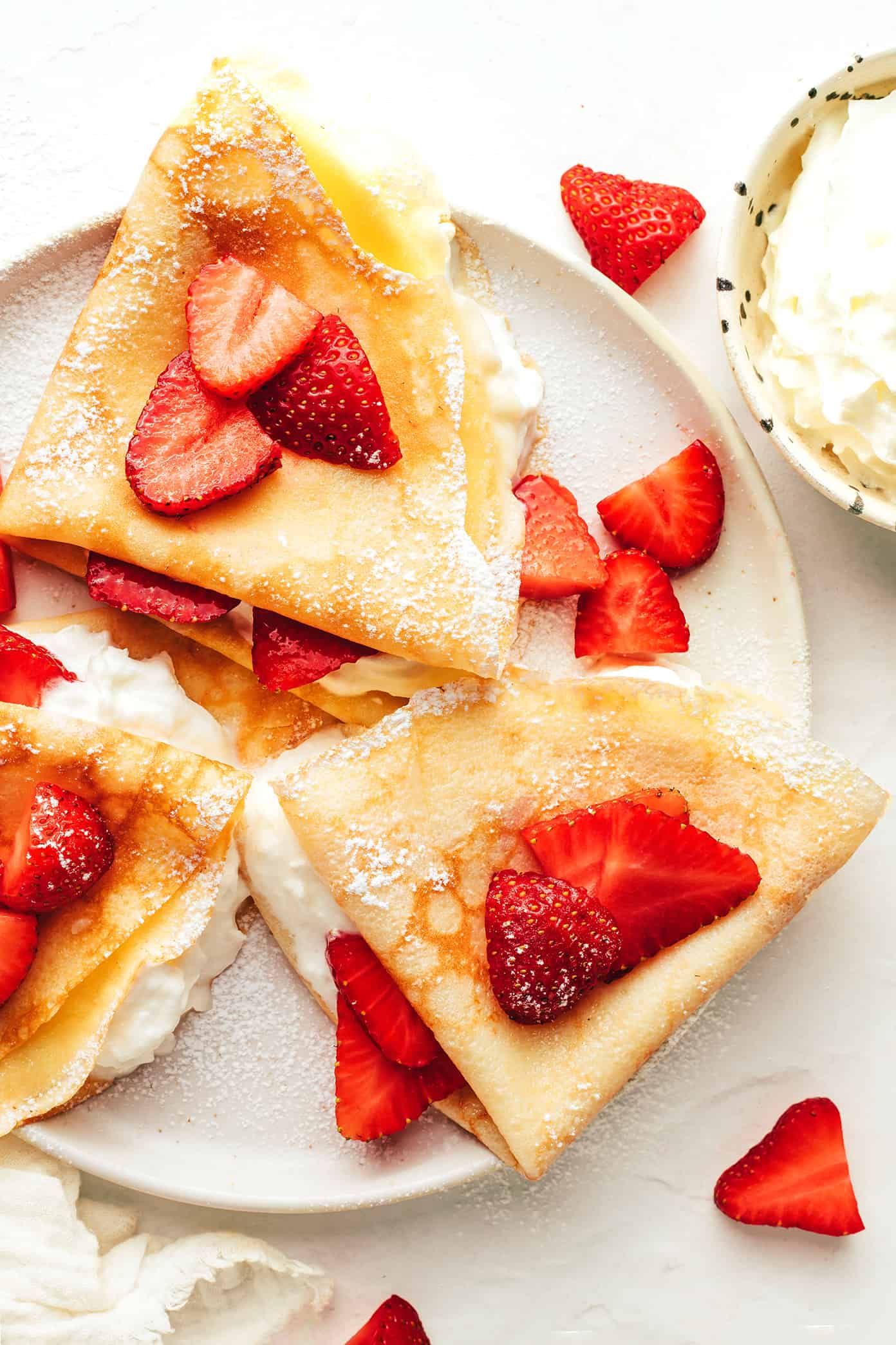 This classic French crepe recipe is easy to make in the blender with 7 basic ingredients. Always such a lovely, simple recipe for breakfast or brunch. Feel free to customize with your favorite sweet or savory fillings! | gimmesomeoven.com Crepes