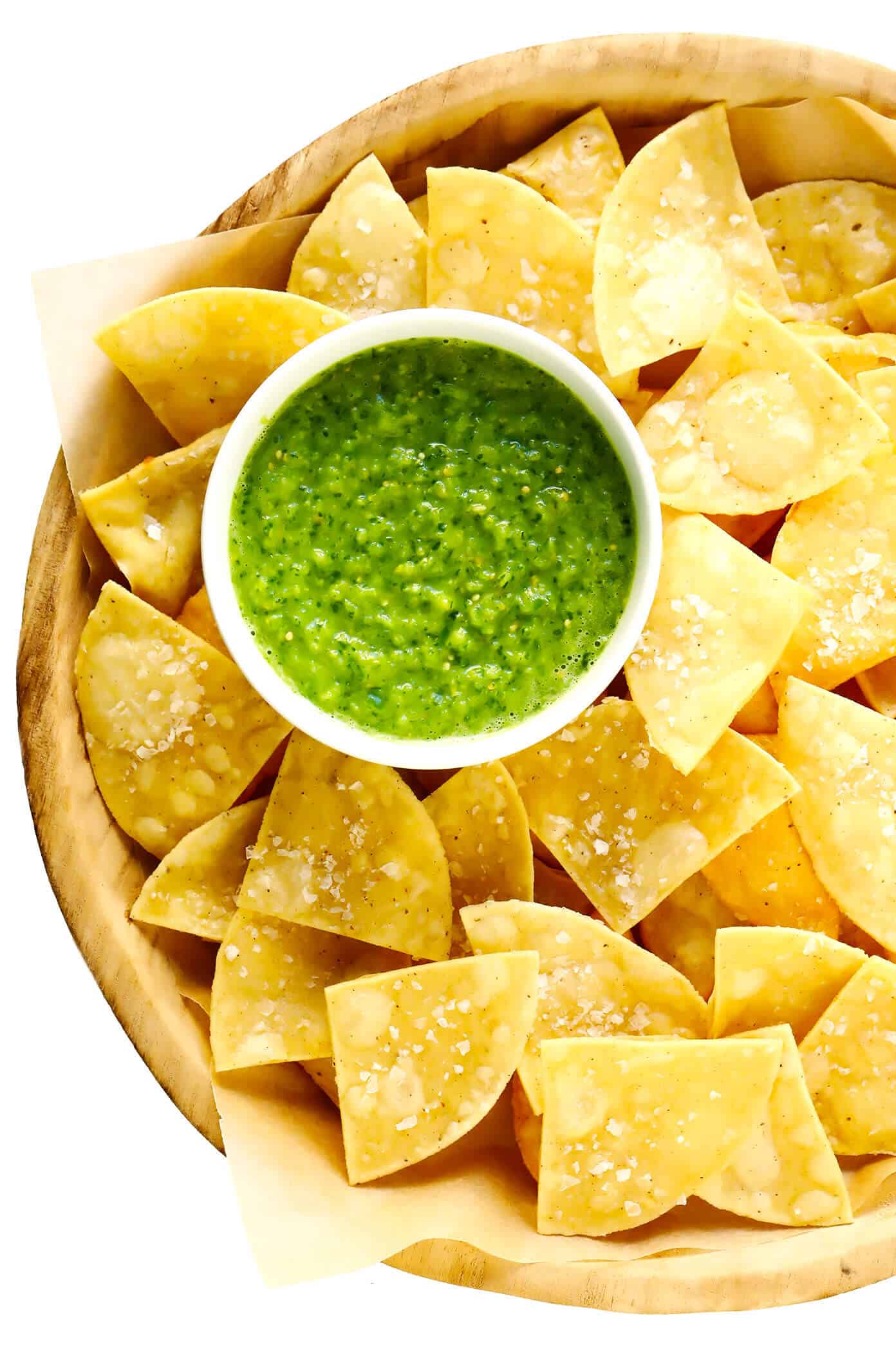 This fresh ("cruda") salsa verde recipe is easy to make in 5 minutes with raw tomatillos and avocado, and tastes refreshingly sweet, light and delicious! Serve with tortilla chips or fries, drizzle on burgers or kabobs, or whatever sounds good! | gimmesomeoven.com #salsa #verde #tomatillo #mexican #raw #glutenfree #vegan #vegetarian #healthy #sauce Fresh Salsa Verde Recipe with Homemade Tortilla Chips