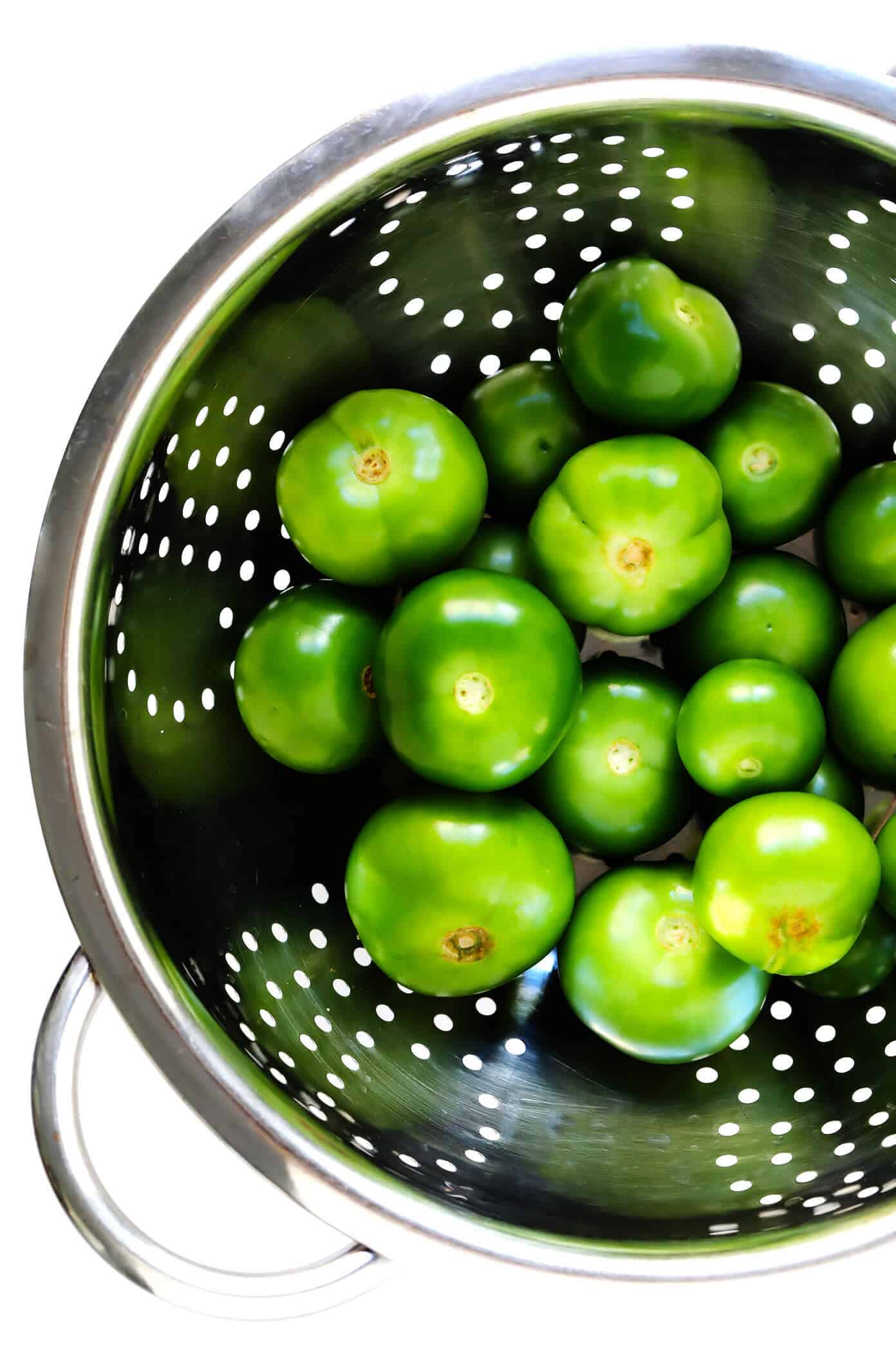 This fresh ("cruda") salsa verde recipe is easy to make in 5 minutes with raw tomatillos and avocado, and tastes refreshingly sweet, light and delicious! Serve with tortilla chips or fries, drizzle on burgers or kabobs, or whatever sounds good! | gimmesomeoven.com #salsa #verde #tomatillo #mexican #raw #glutenfree #vegan #vegetarian #healthy #sauce Fresh Tomatillos