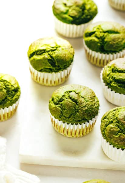 These blender spinach banana muffins are kid-approved, naturally sweetened and gluten-free, and so delicious! | gimmesomeoven.com
