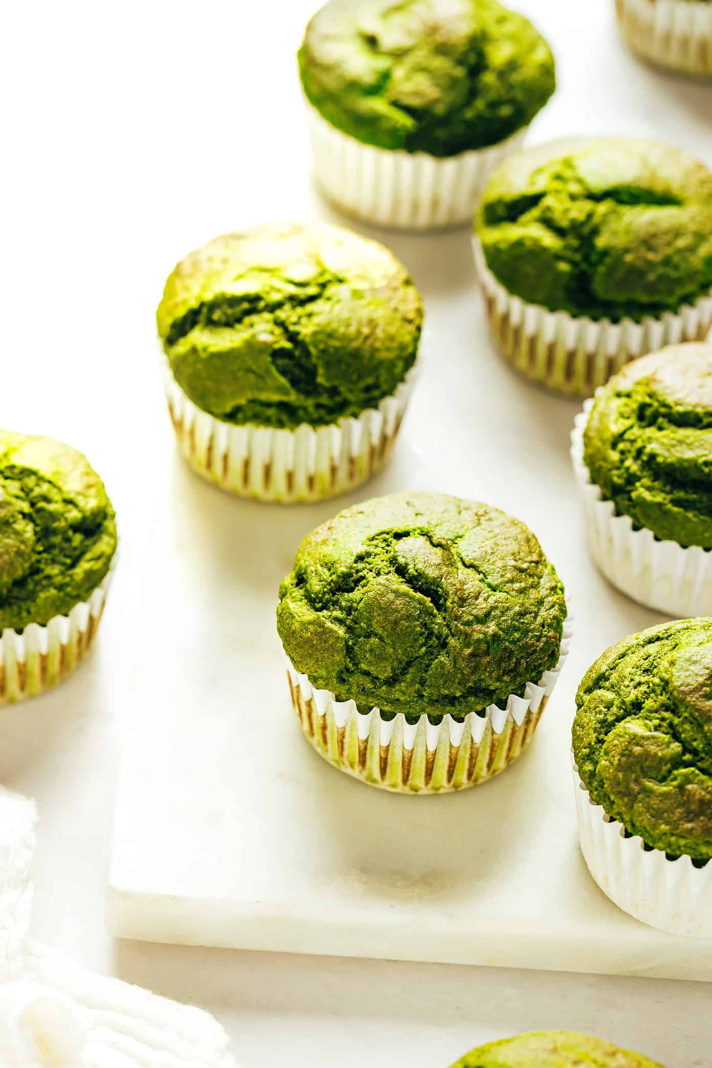 These blender spinach banana muffins are kid-approved, naturally sweetened and gluten-free, and so delicious! | gimmesomeoven.com Green blender spinach banana muffins