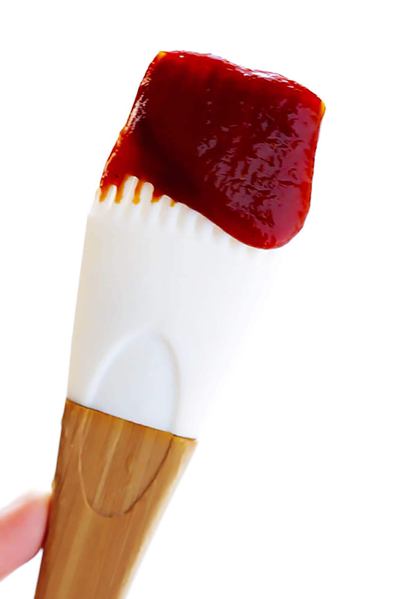 This Kansas City-style homemade BBQ sauce recipe is super quick and easy to make, and full of the best tangy, smoky and slightly-sweet flavors that everyone is sure to love! Add it to chicken, pork, ribs, pizza, salad, tacos or whatever sounds good. | gimmesomeoven.com #bbq #sauce #barbecue #homemade #summer #grilled #chicken #pork #glutenfree #healthy Homemade BBQ Sauce | Vegetarian, Gluten-Free and Vegan