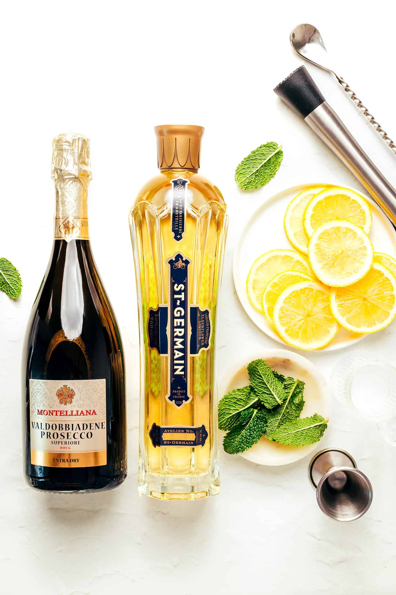 This classic Hugo Spritz recipe is made with prosecco, elderflower liqueur, soda water, mint, and lime — the perfect Italian cocktail for summer. | gimmesomeovencom Hugo Spritz Ingredients