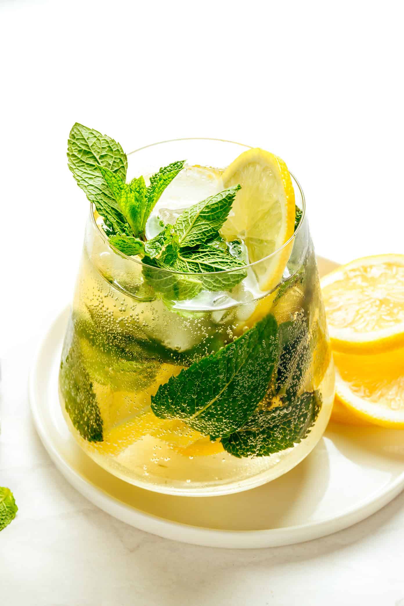 This classic Hugo Spritz recipe is made with prosecco, elderflower liqueur, soda water, mint, and lime — the perfect Italian cocktail for summer. | gimmesomeovencom Homemade Hugo Spritz