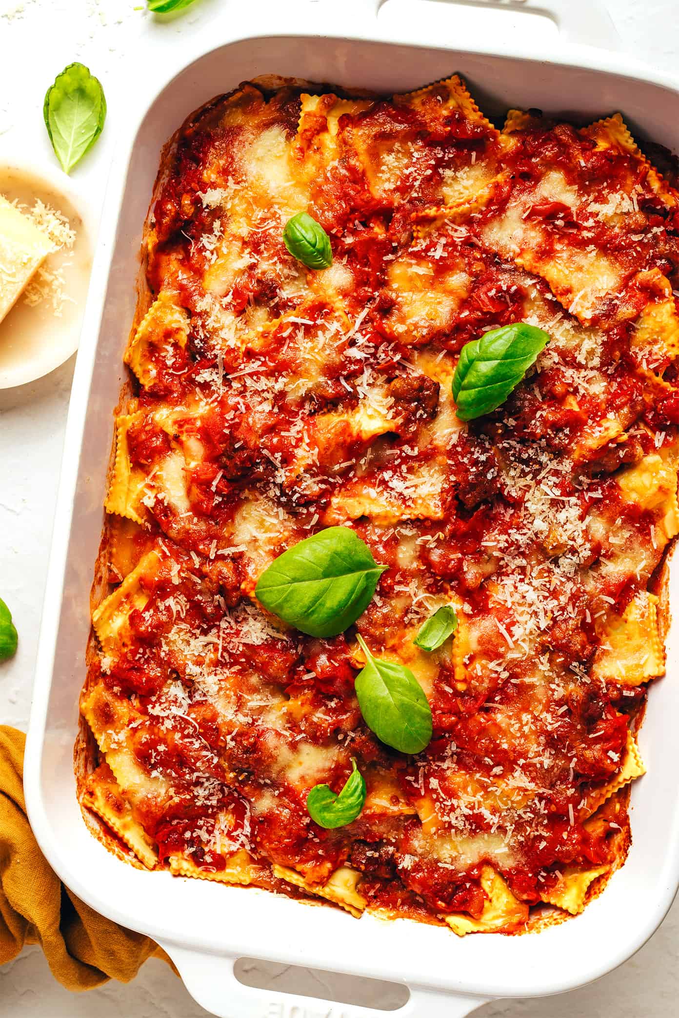 This Italian-inspired ravioli lasagna recipe is super-easy to make with 8 ingredients and only 15 minutes of hands-on prep time. Feel free to combine Italian sausage with the marinara to make a meat sauce, or omit to make this recipe vegetarian. | gimmesomeoven.com Ravioli Lasagna