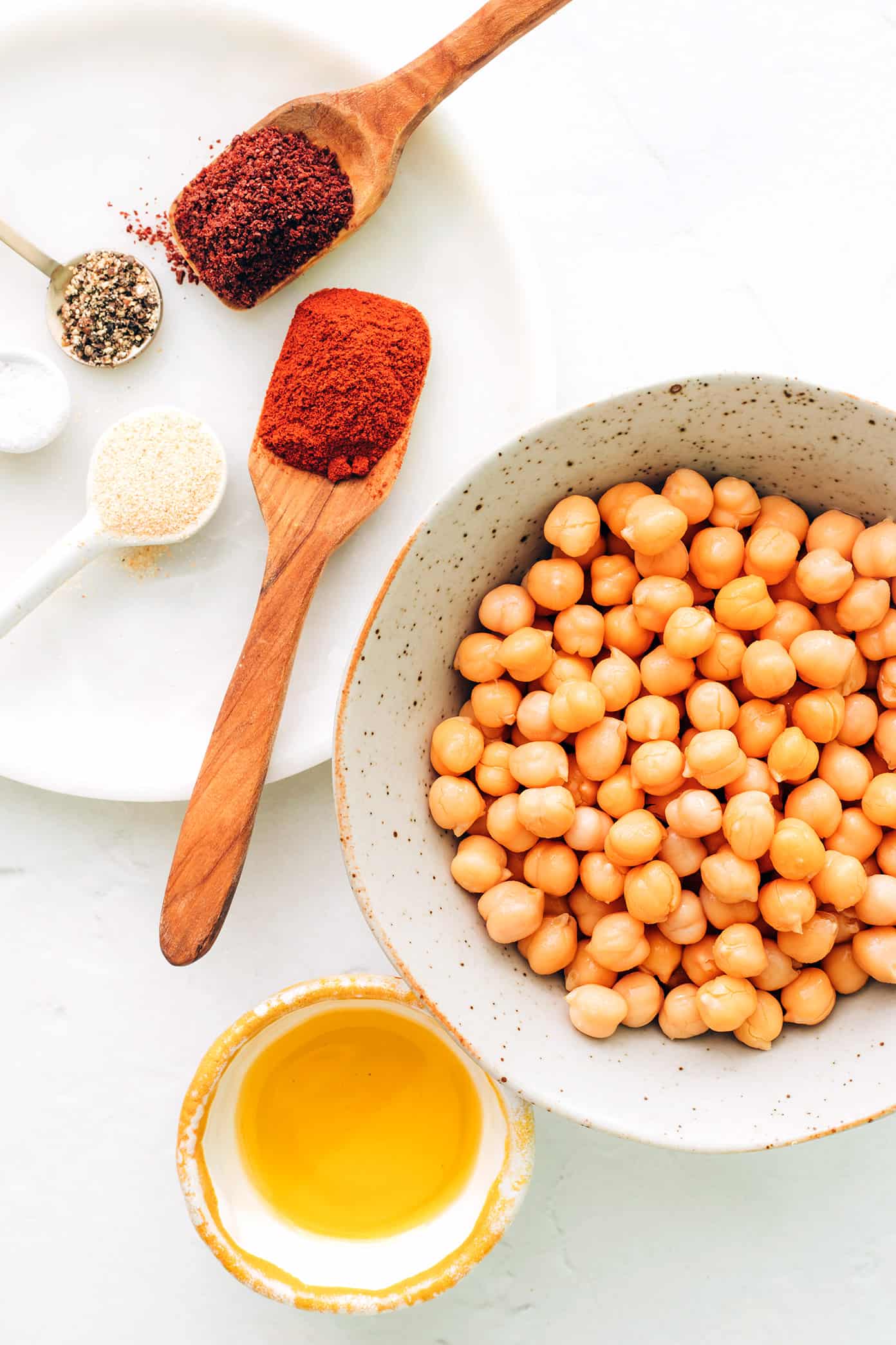 This oven roasted chickpeas recipe is super-simple to make with a simple seasoning blend (smoked paprika, sumac, garlic powder, salt and pepper) and irresistibly crispy and delicious! Perfect as a healthy snack or topping salads, soups, buddah bowls, pastas and more. Also naturally vegetarian, vegan and gluten-free. | gimmesomeoven.com Roasted Chickpea Ingredients