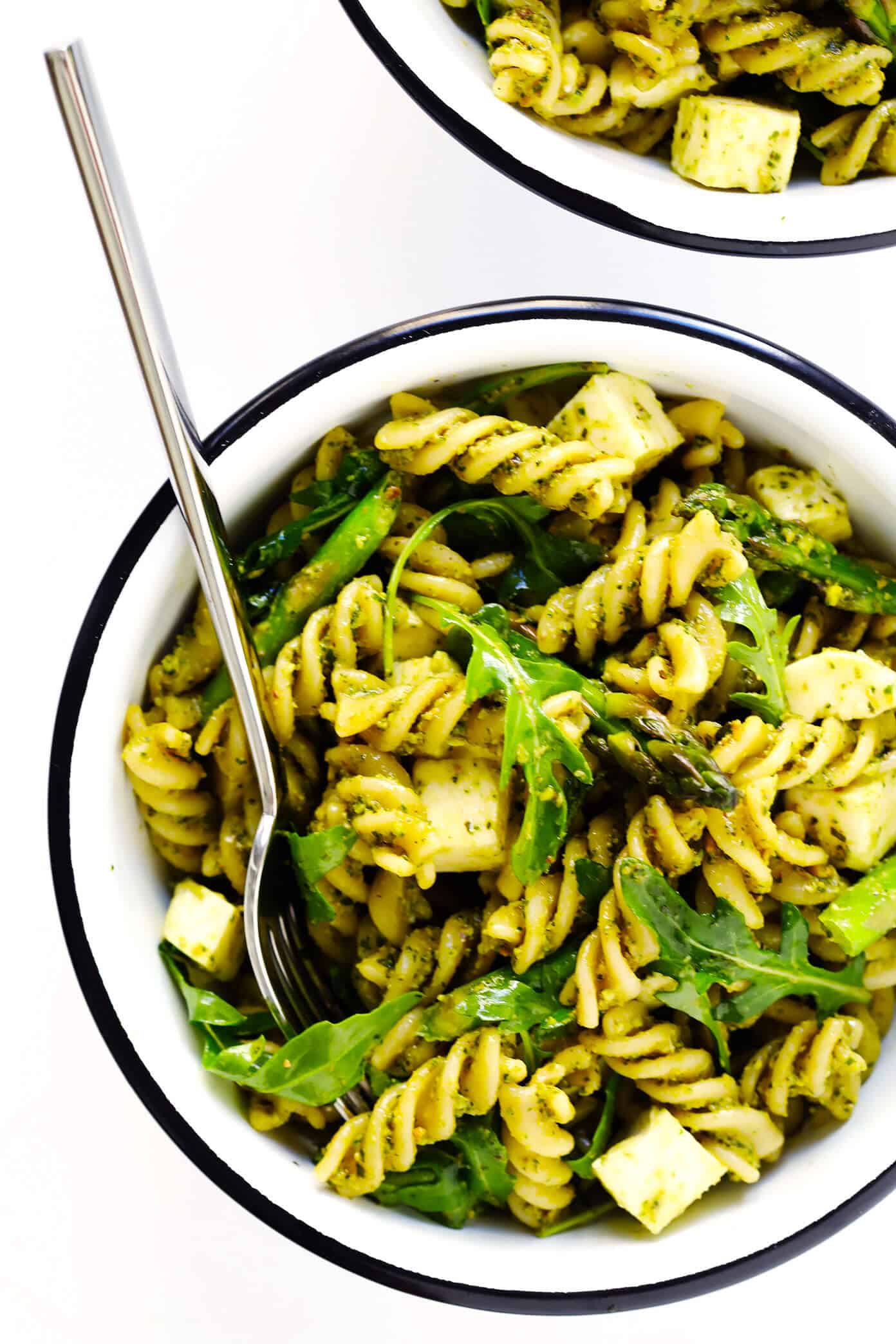 Learn how to make pesto with this classic Italian fresh basil pesto recipe. It's easy to make in the blender or food processor, and perfect for using as a pesto sauce for pasta, pizza, chicken, potatoes...you name it! | gimmesomeoven.com #pesto #sauce #italian #recipe #dinner #mealprep #summer #vegetarian #healthy Pistachio Pesto Pasta Salad